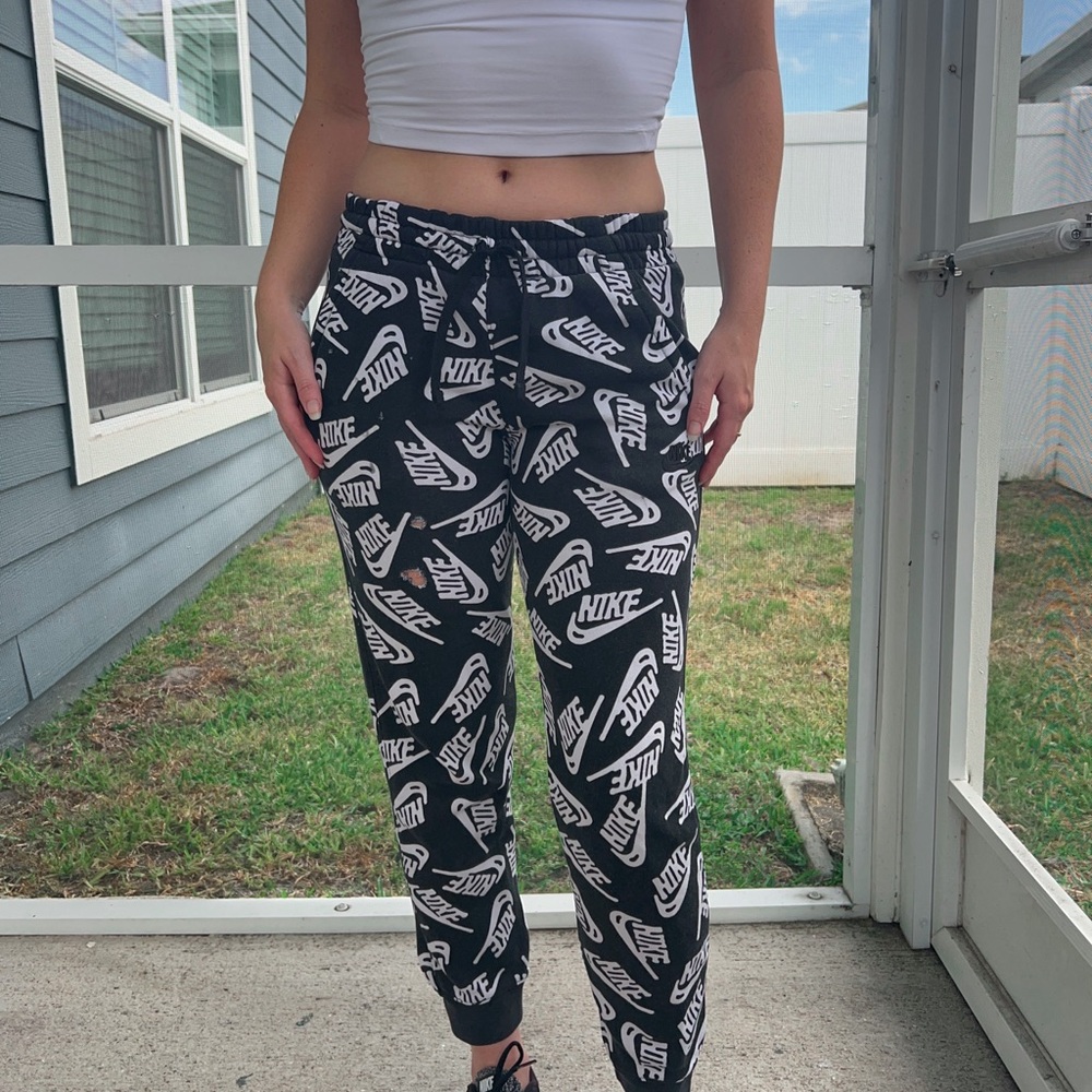Boy’s Nike joggers